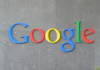 Google Logo an Betonwand